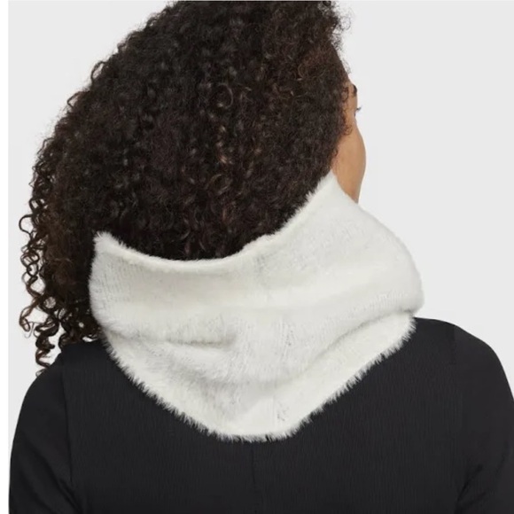 Nike Unisex Plush Knit Infinity Scarf - Picture 2 of 8